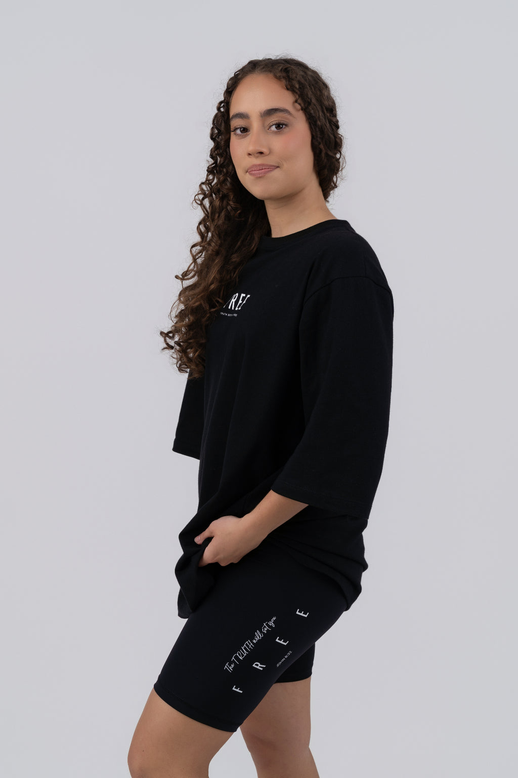 FREE Oversized T-Shirt Black - side profile